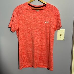 🦋Under Armour workout top🦋